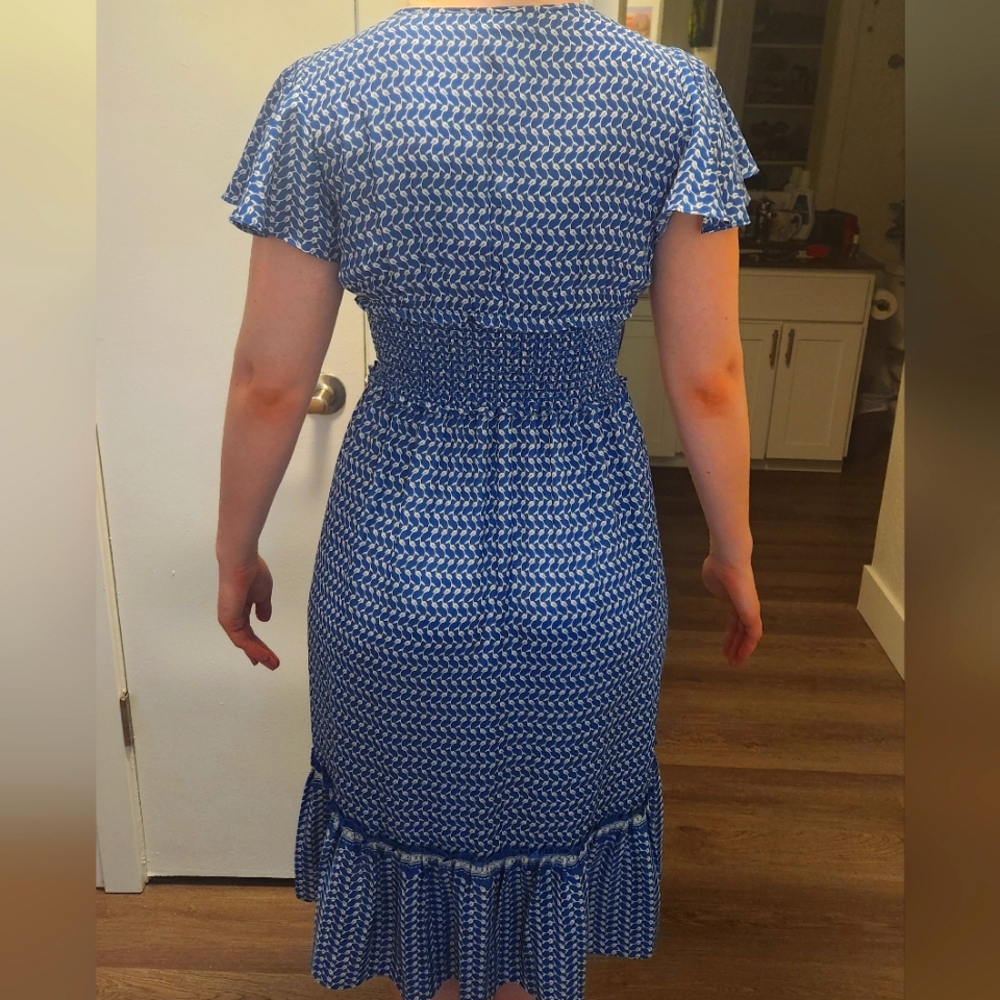 Max Studio Blue And White Pattern Flattering Dress - image 4